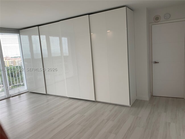 Building Photo - 881 Ocean Dr