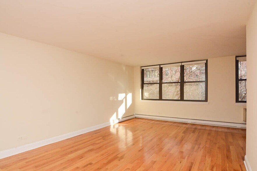 Building Photo - 1329 N Dearborn St