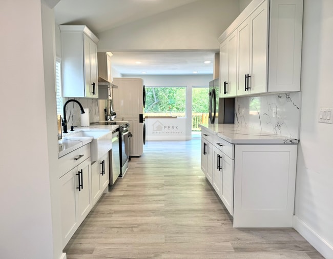 Building Photo - Updated 2 Bed, 1 Bath | South Beacon Hill | Private Patio + Parking