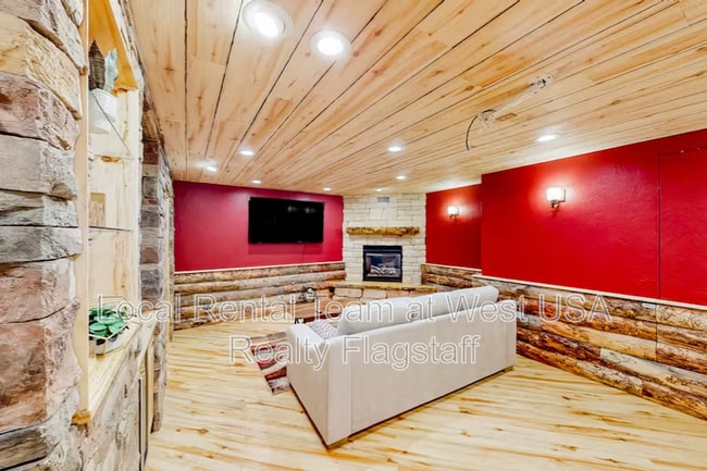 Building Photo - 1105 W Overland Pass Dr