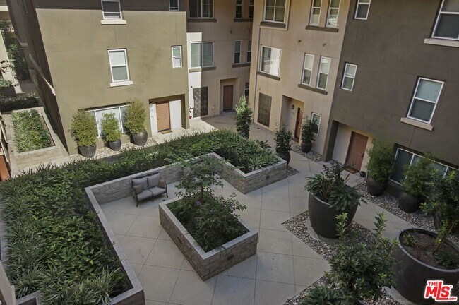 Building Photo - 6020 S Seabluff Dr