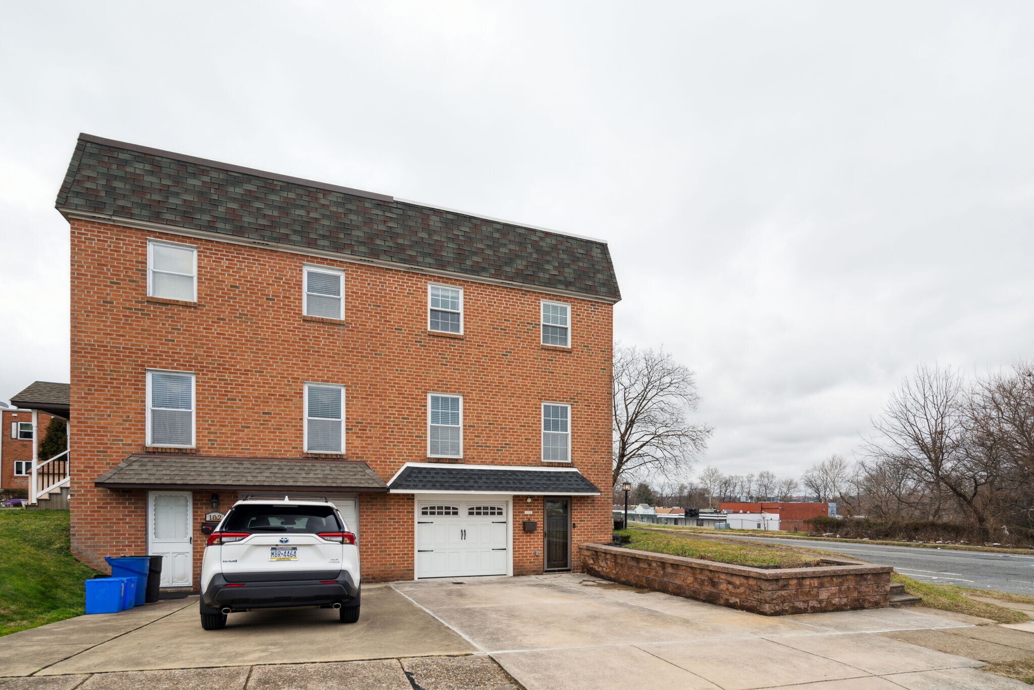 Front - 100 Rennard Ter