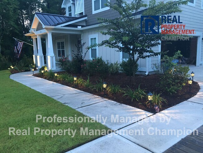 Building Photo - Custom 4 BD/2.5 BA Home with Community Pool, Water Access and Day Dock!