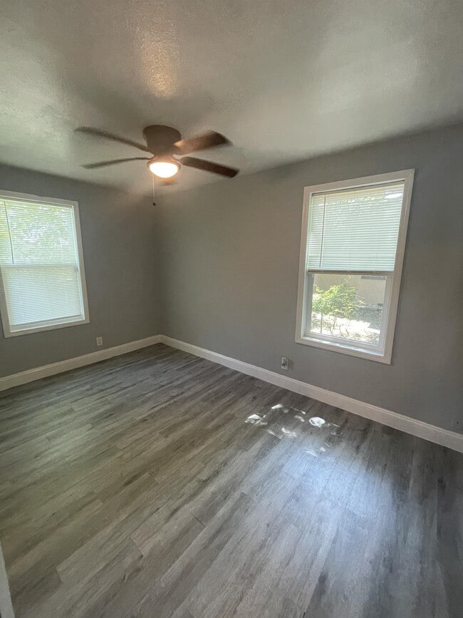 Building Photo - 2050 W 40th St