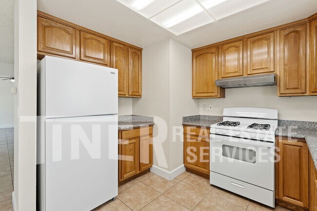 Building Photo - 9586 Meadowgreen Cir
