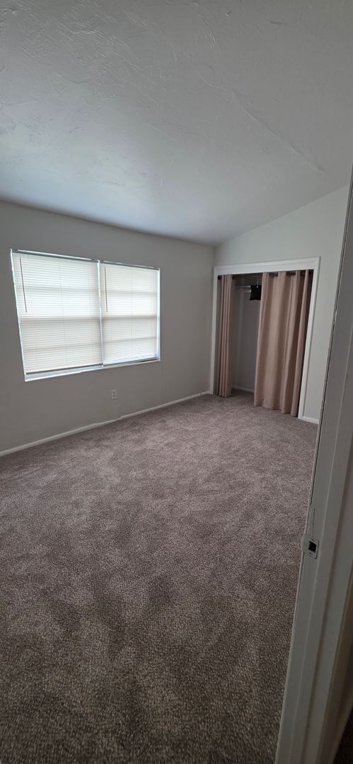 Building Photo - 3 bedroom 1 bath