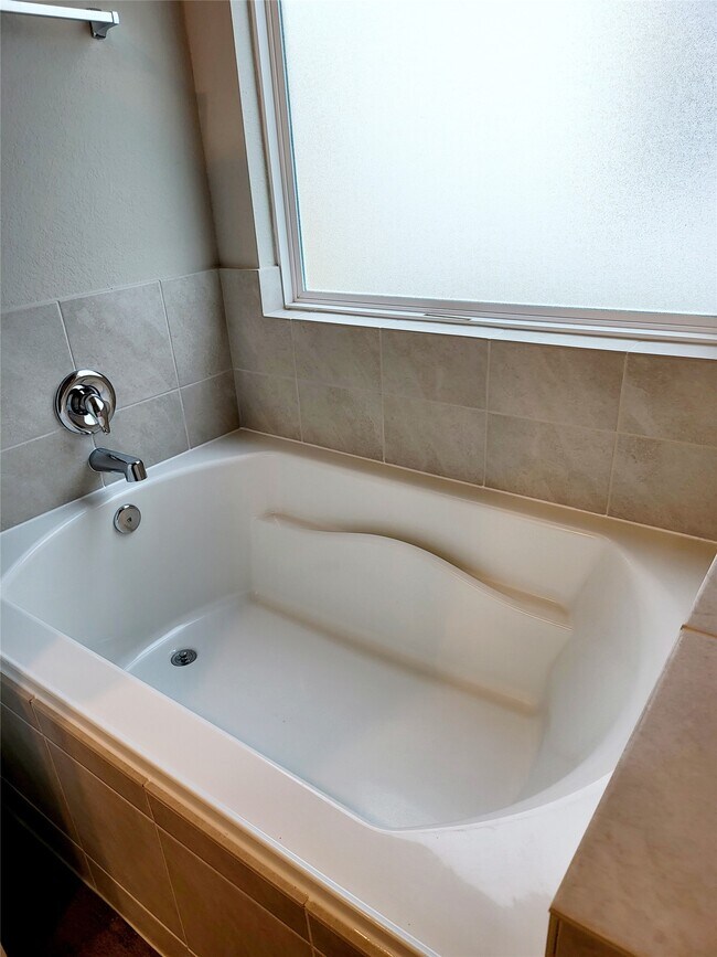 Building Photo - 946 Grand Emperor DR