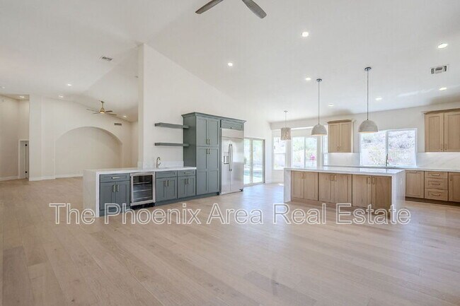 Building Photo - 1531 E Silverwood Dr
