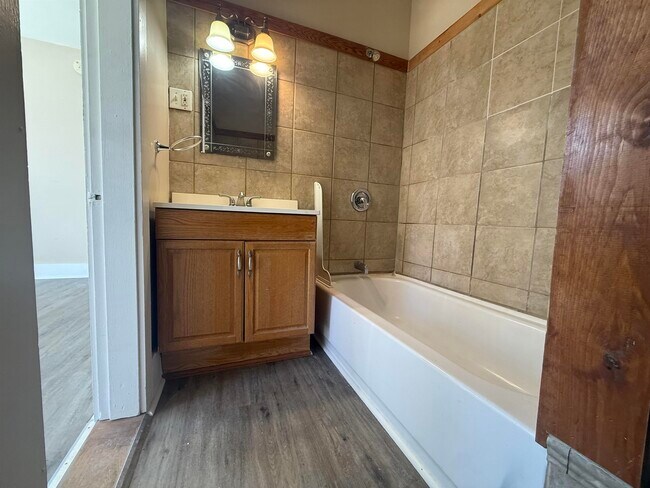 Building Photo - 42 Franklin St