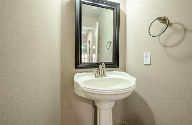 Building Photo - 13606 Mooring Pointe Dr