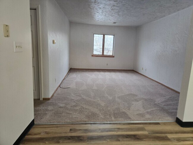 Building Photo - 535 New Alexandria Rd