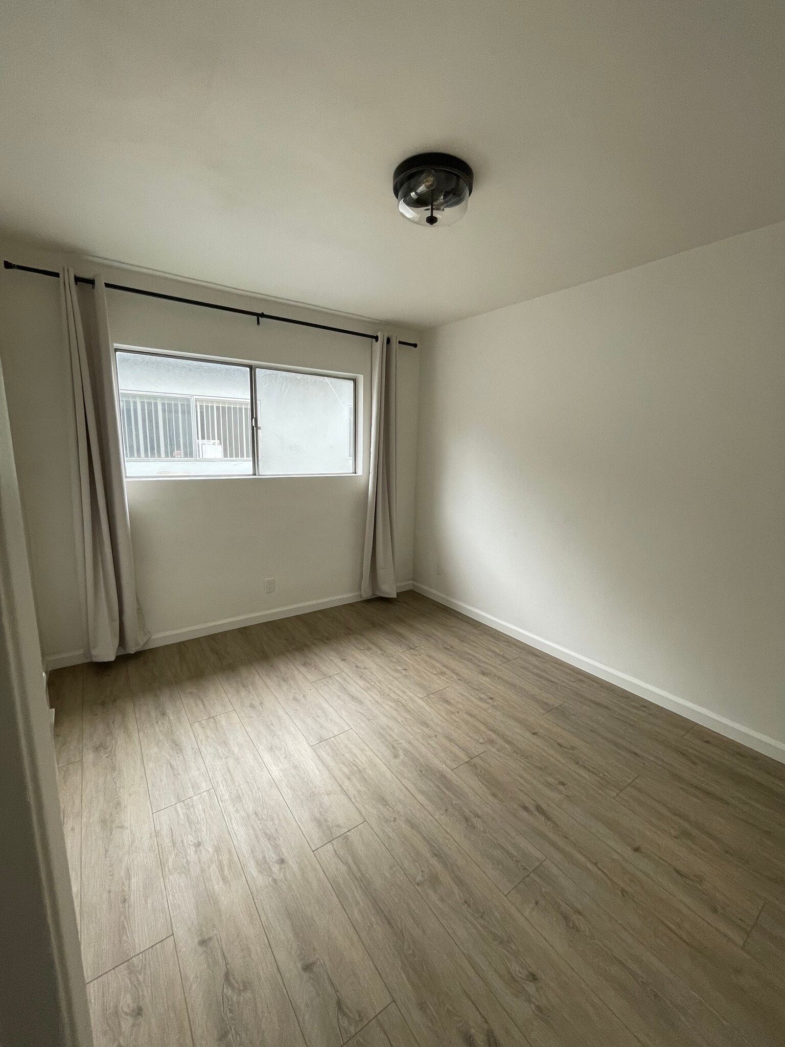 Second bedroom - 13118 Riverside Dr