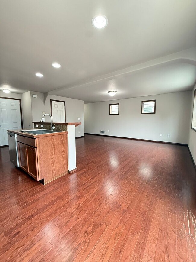 Building Photo - Modern 3BR/2.5BTH Home For Rent in Prime Marysville Location