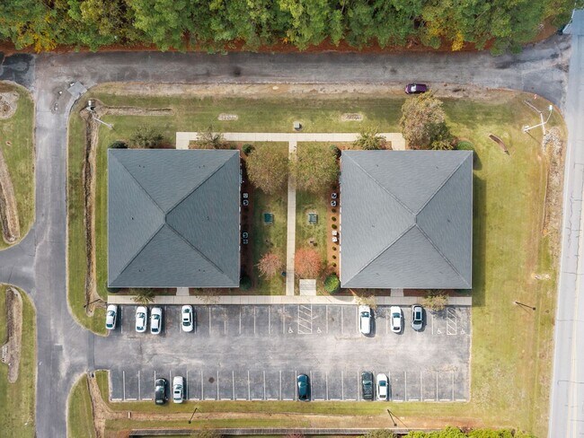 Building Photo - FULLY FURNISHED EXCLUSIVE SHORT AND MIDTERM RENTAL ONLY. AVAILABLE NOW UNTIL DEC 30.