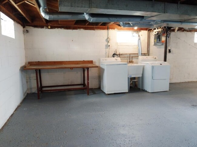 Building Photo - 32626 Sheridan St