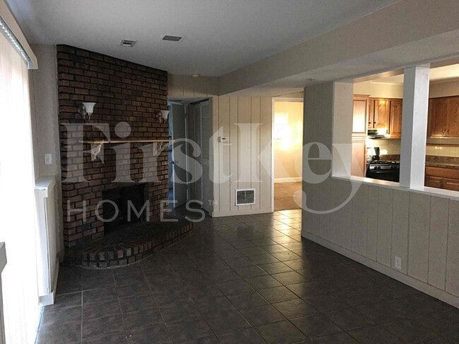 Building Photo - 752 W Hawley St