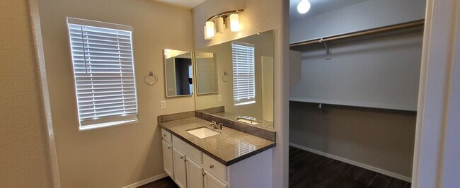 Building Photo - Lovely Corner Lot Home In South Phoenix!!!