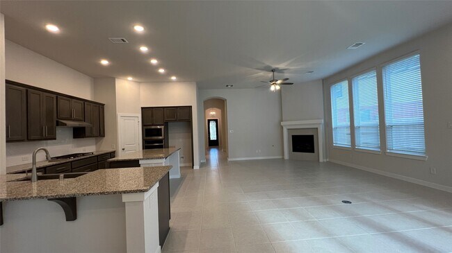 Building Photo - 212 Milas Cv