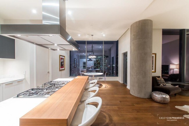 Building Photo - 210 Lavaca St