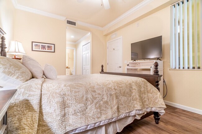 Building Photo - Furnished Annual -  2BR/2BA Second Floor c...