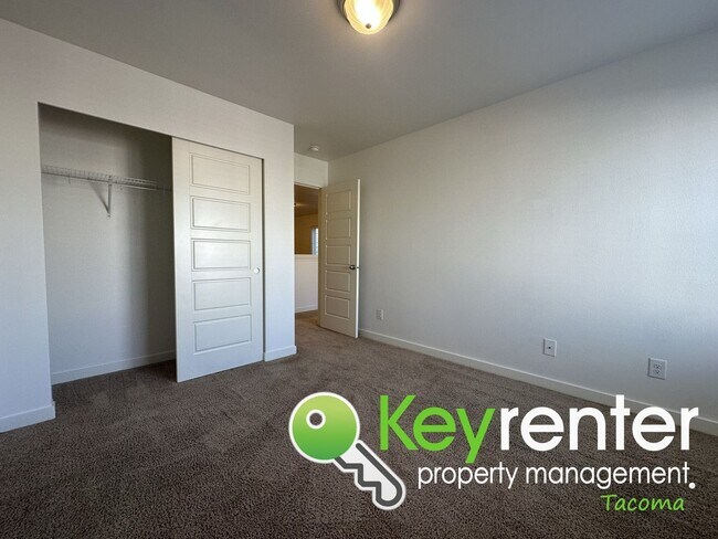 Building Photo - Puyallup Multi-level Fabulous 4Bed/2.5Bath...