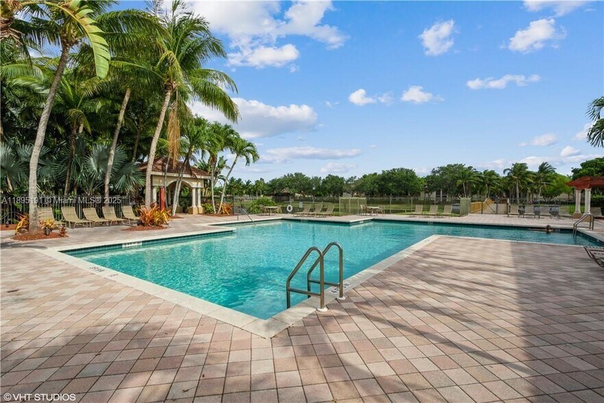 Building Photo - 2439 Centergate Dr