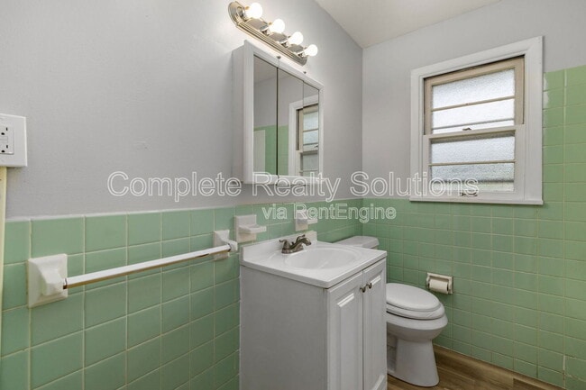 Building Photo - 8881 Darnell Pl