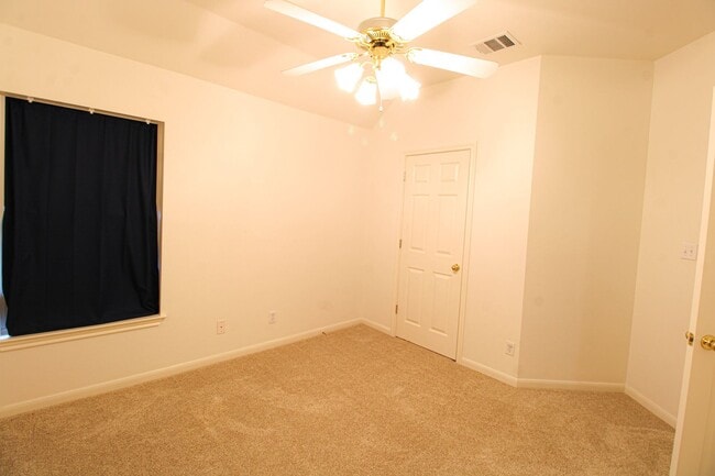 Building Photo - 121 Antler Cir