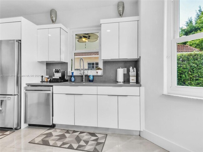 Building Photo - 3366 SW 152nd Pl