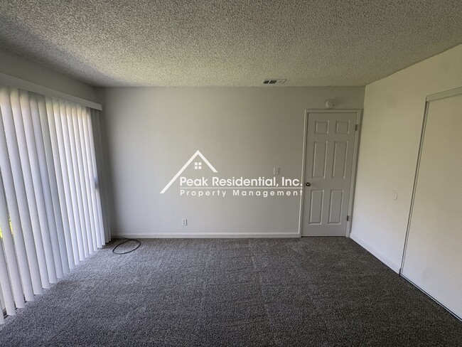 Building Photo - Spacious Fair Oaks 2bd/1ba Duplex with 1 Car Garage