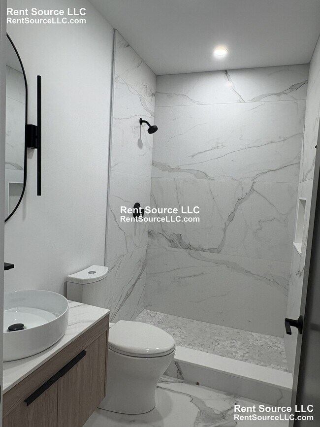 Building Photo - 52 Cotting St