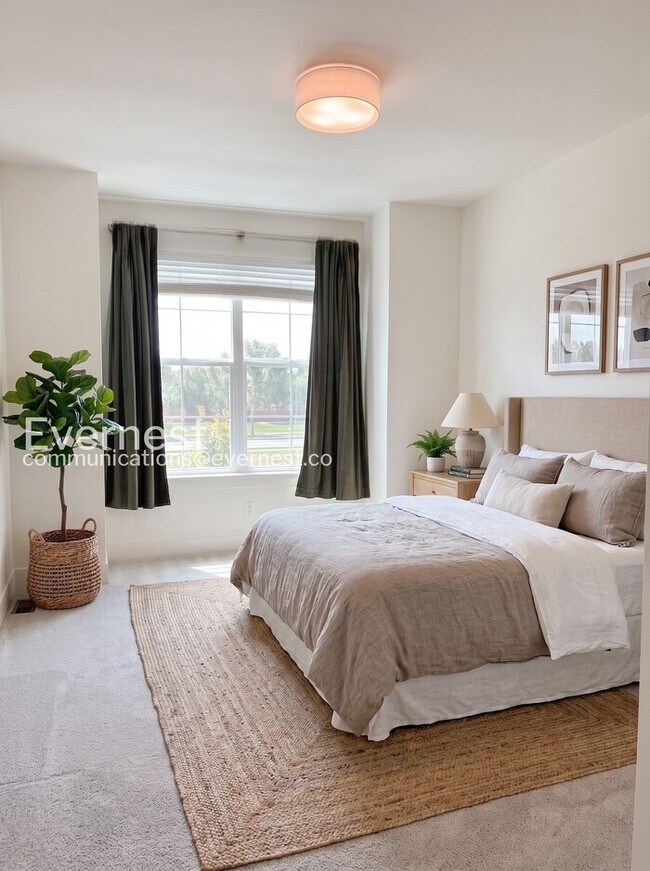 Building Photo - 3 Bed/2.5 Bath Town Home with Garage / Available Now!