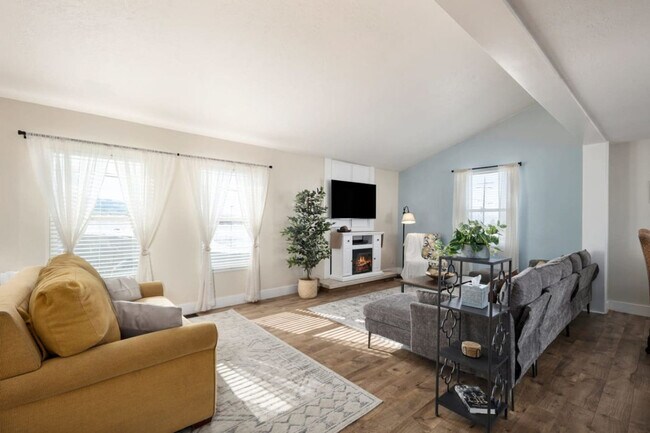 Building Photo - 515 Hawks Blvd