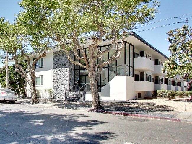 Building Photo - 1504 Newlands Ave