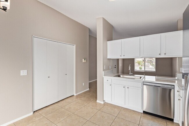 Building Photo - Freshly Remodeled Home in Apache Junction