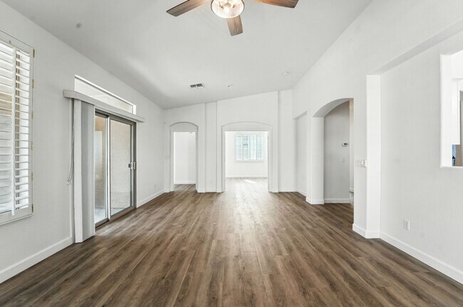 Building Photo - Fully Remodeled 2BR + Den in Trilogy at Po...