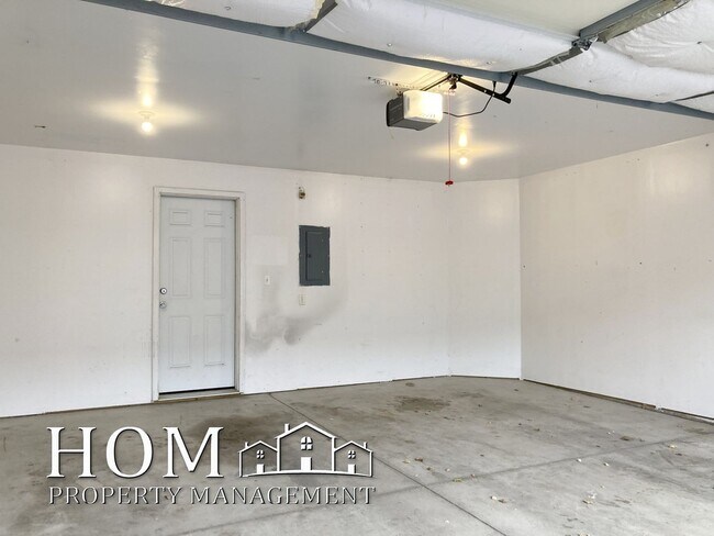 Building Photo - 624 Tanager Path