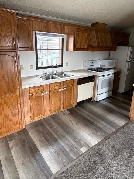 Building Photo - 905 W 37th Ave