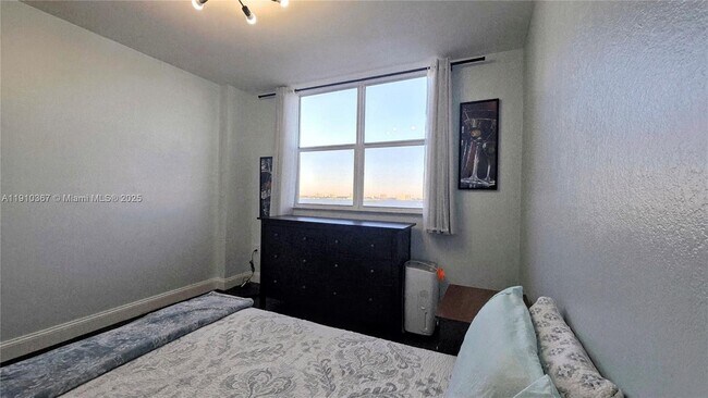 Building Photo - 1625 Kennedy Cswy