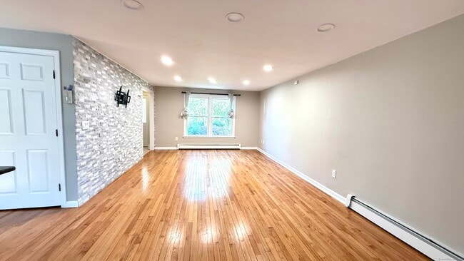 Building Photo - 28 Walcott Green