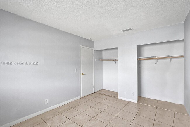 Building Photo - 5316 NW 24th Ct