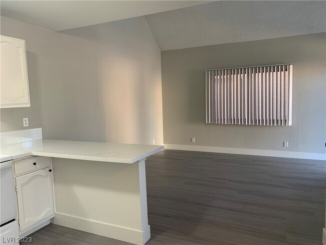 Building Photo - 5187 Garden Ln