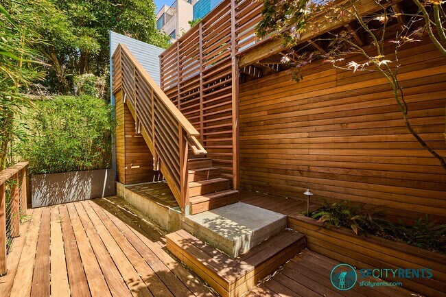 Building Photo - Bernal Heights: Remodeled Single Family Home w/ Views, Hot Tub & Solar Panels
