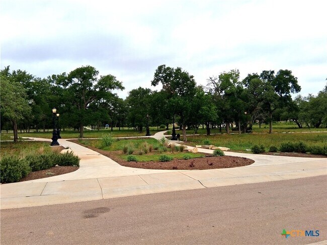 Building Photo - 253 Villars Dr