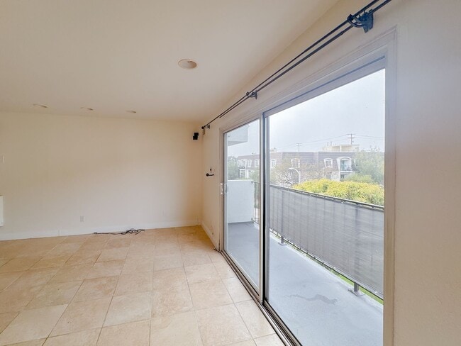 Building Photo - 2bd 2ba in a Great Community of Playa Vista