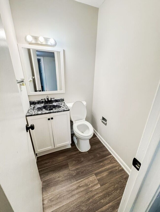 Building Photo - Premium 2 Bedroom Living in the Heart of Northlake