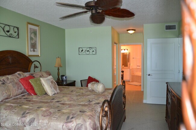 Building Photo - 2065 Jimmy Buffett Mem Hwy