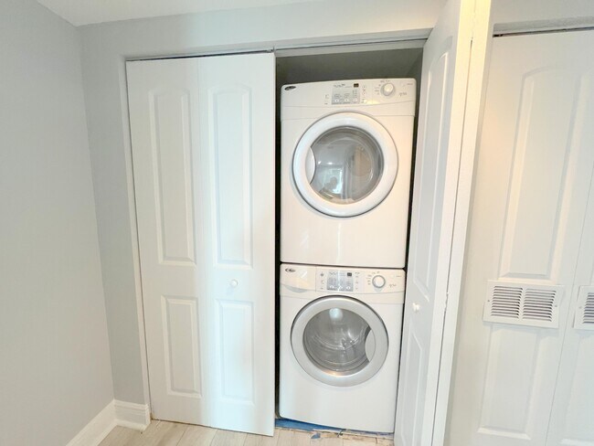 Building Photo - 3020 NE 32nd Ave