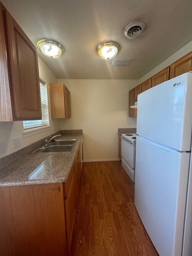 Building Photo - 465 Taft Ave