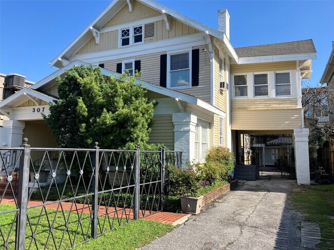 Building Photo - 307 Stratford St